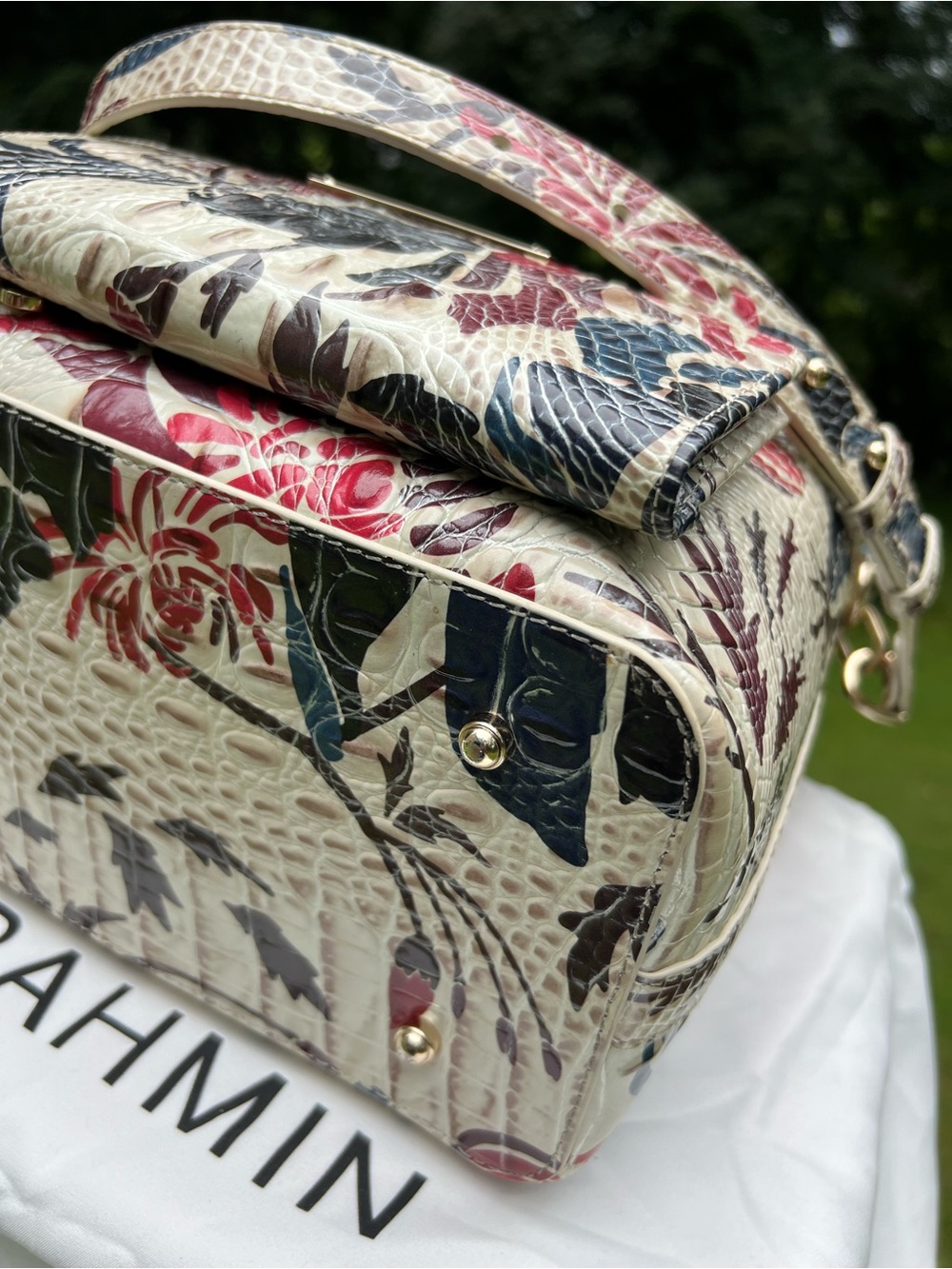 BRAHMIN CELINA EXTRAVAGANZA MELBOURNE
BUCKET SHOULDER BAG & WALLET - Picture 7 of 13